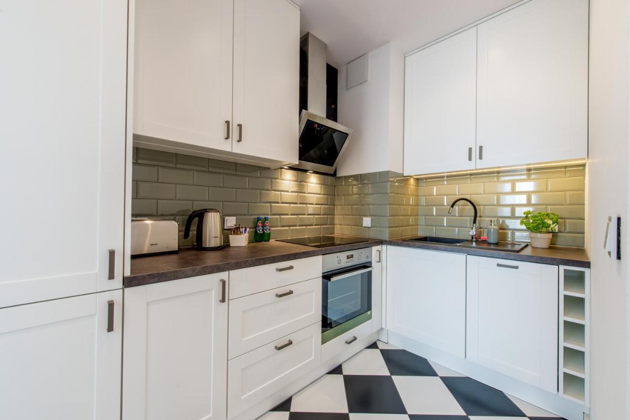 Aparthotel Kolejowa Apartamenty Warschau Buitenkant foto