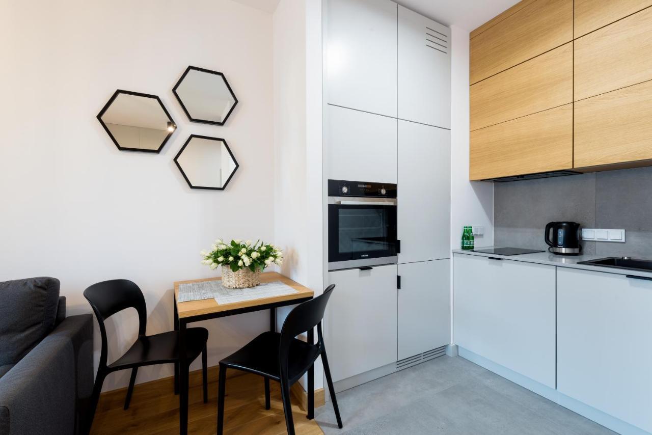 Aparthotel Kolejowa Apartamenty Warschau Buitenkant foto