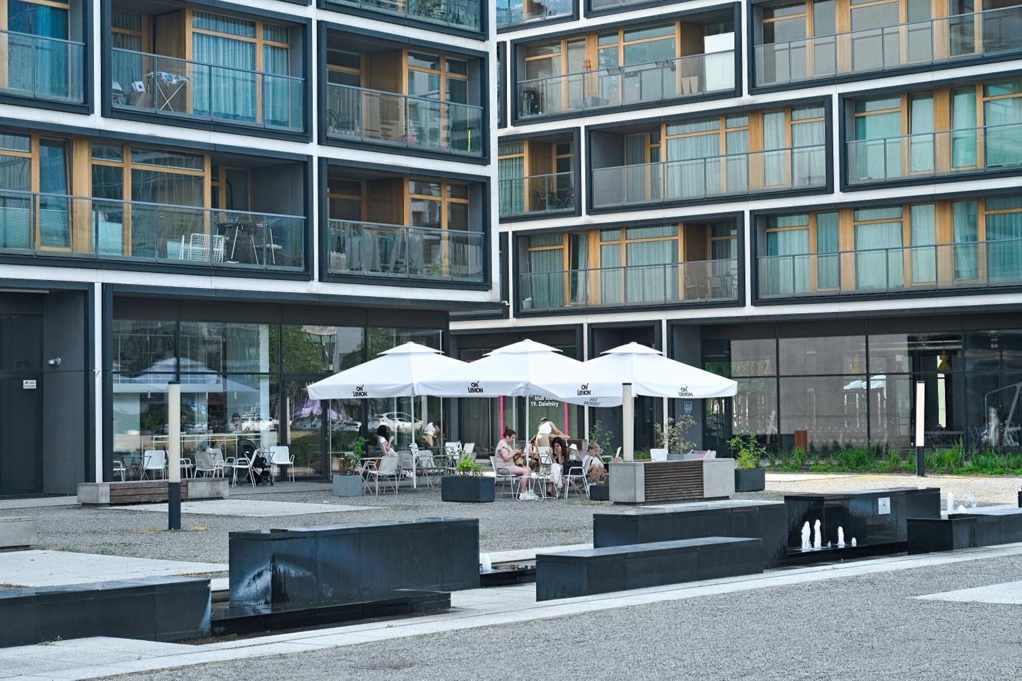Aparthotel Kolejowa Apartamenty Warschau Buitenkant foto