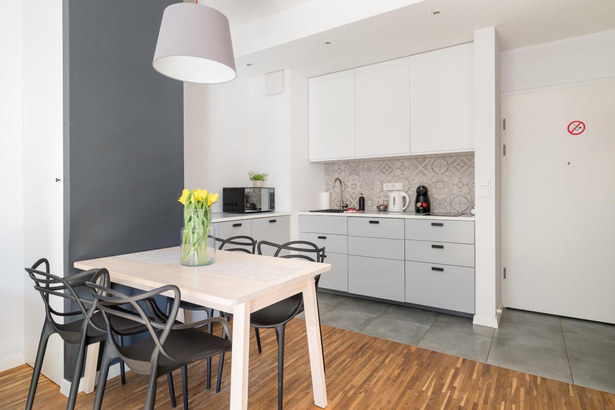 Aparthotel Kolejowa Apartamenty Warschau Buitenkant foto
